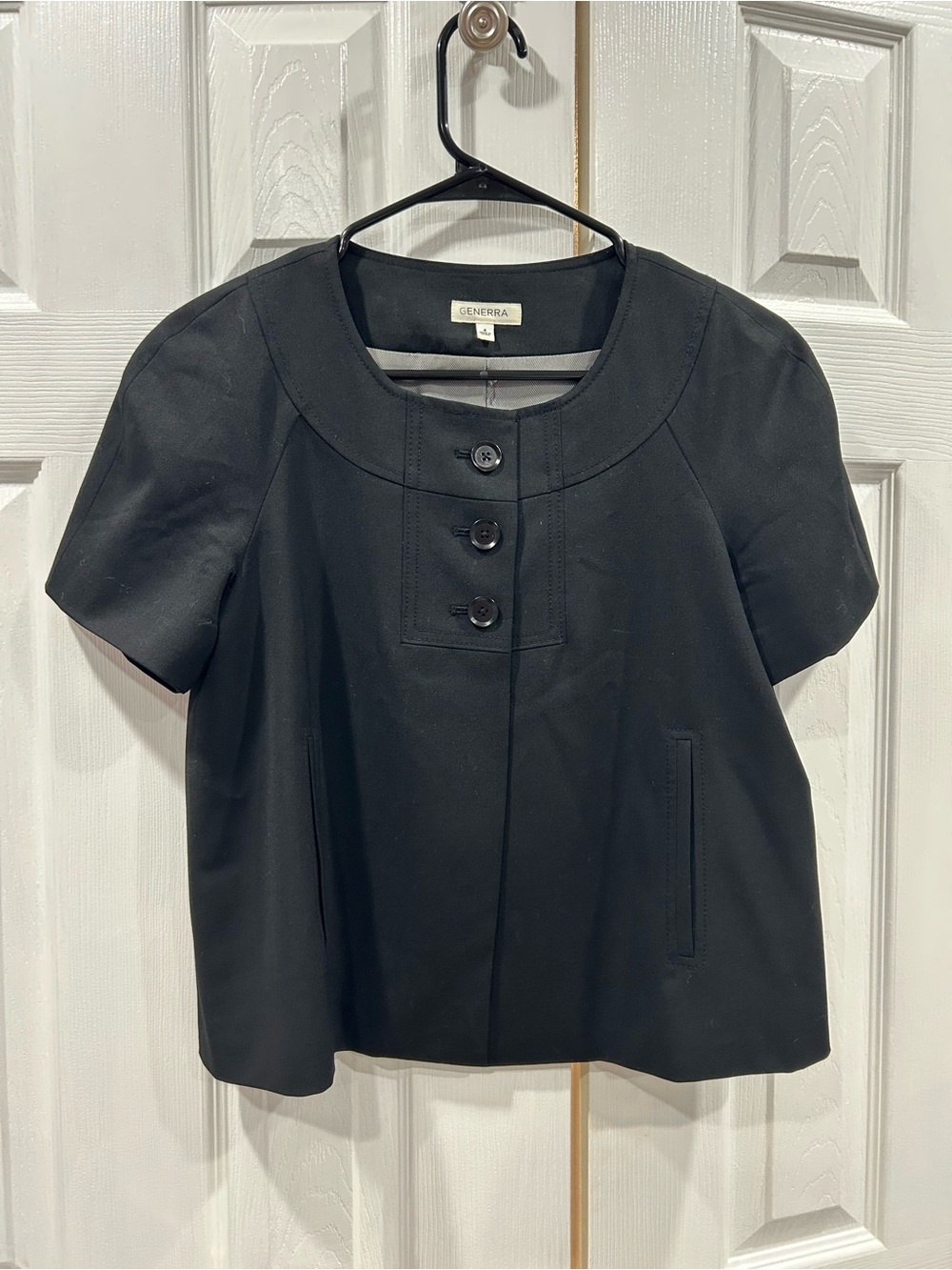 GENERRA Black Short-Sleeve Button Front Blouse